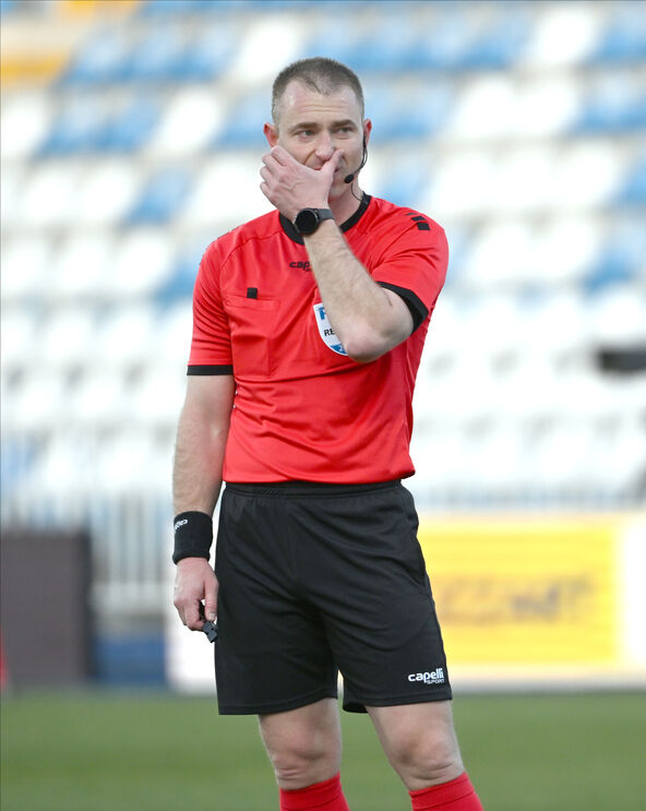 Pavie Ilić sudi meč Zvezda Čukarički