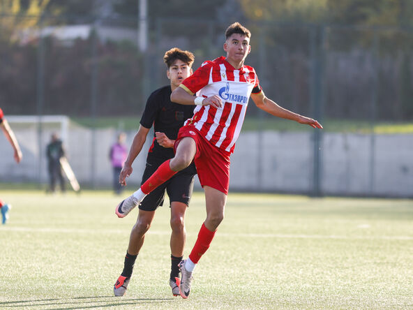 Matej Gaštarov u dresu Crvene zvezde.