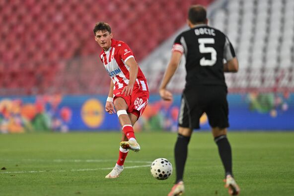 Matej Gaštarov u dresu Crvene zvezde protiv Čukaričkog.