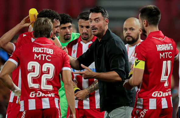 Albert Rijera sa igračima Crvene zvezde.