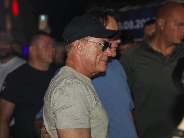 Žan Klod Van Dam defile kroz centar Niša (2).jpg