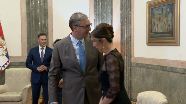 Aleksandar Vučić sa teniserkom (1).jpg