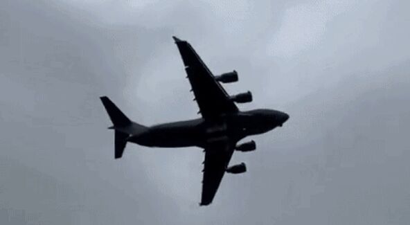 Američki vojni avion u Moskvi.jpg
