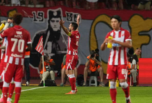 Mirko Ivanić slavi gol na Marakani protiv Viktorije Plzenj