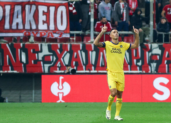 Eran Zahavi slavi gol za Makabi protiv Olimpijakosa