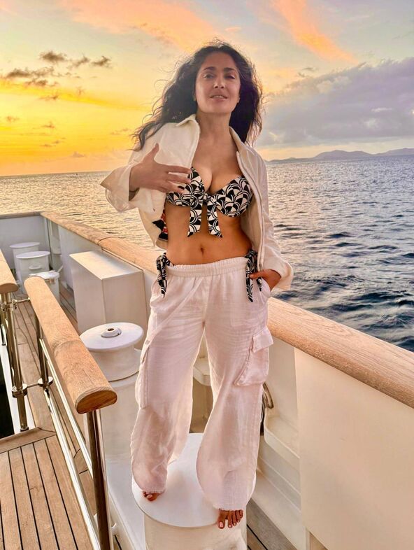 Salma Hajek u kupaćem