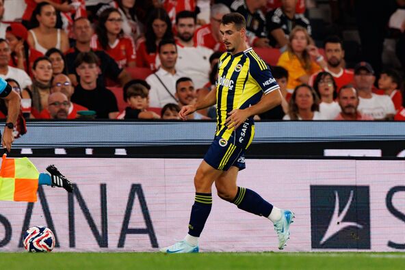 Ognjen Mimović kao desni Fenerbahčea