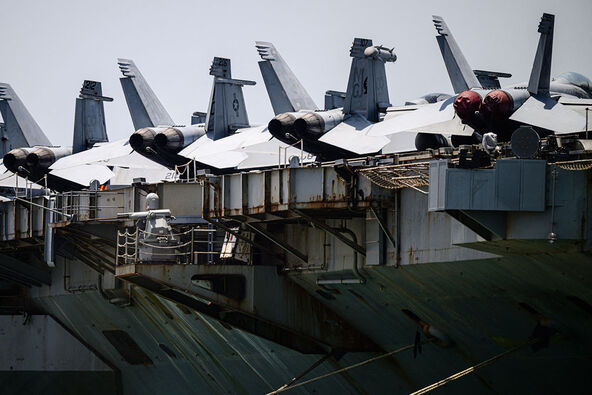 Mornari sa nosača aviona USS Abraham Linkoln (7).jpg