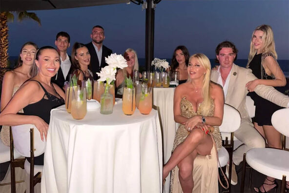 Ceca Ražnatović, Veljko i Lidija Ocokoljić na svadbi na Kipru (8).jpg