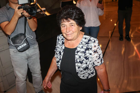 Majka Duška Tošića na proslavi punoletstva unuke