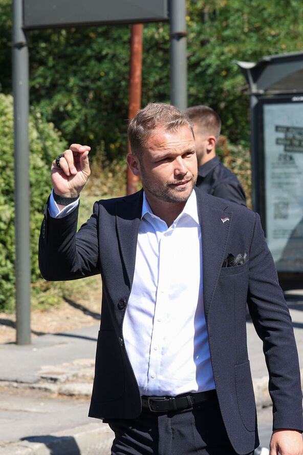 Draško Stanivuković na sahrani Ratka Mladića (2).jpg