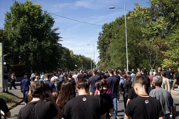 Povorka ka Topčiderskom groblju (1).jpg