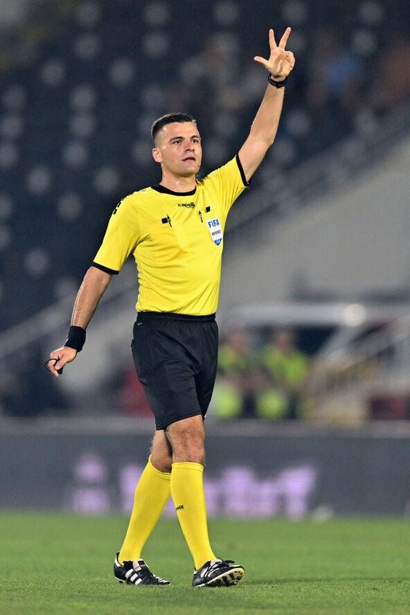 Danilo Nikolić sudi Partizanu u Humskoj