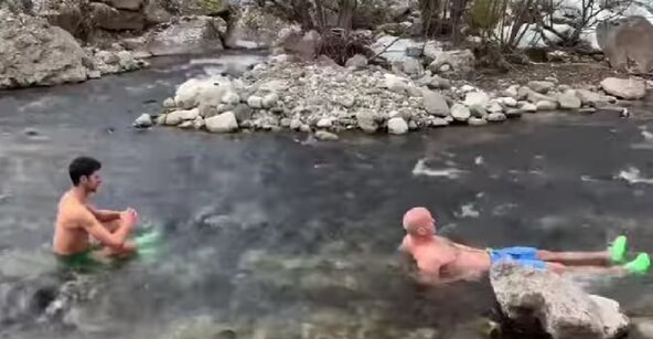 Novak Đoković se kupa u ledenoj reci