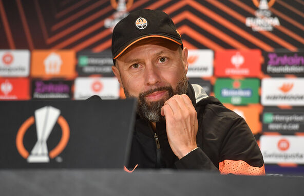 Igor Jovićević s kačketom Šahtjora.