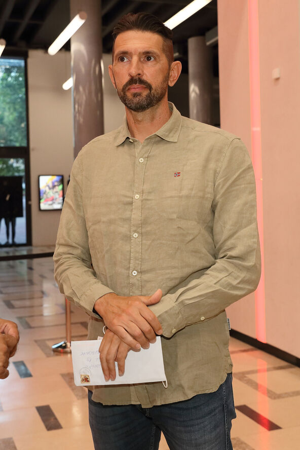 Nikola Lončar u košulji.