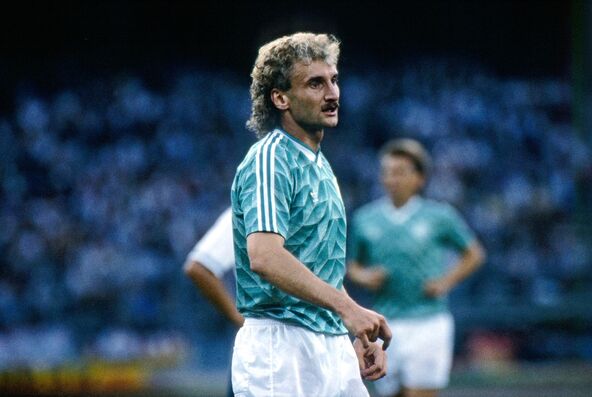 Rudi Feler u dresu Nemačke na Svetskom prvenstvu 1990