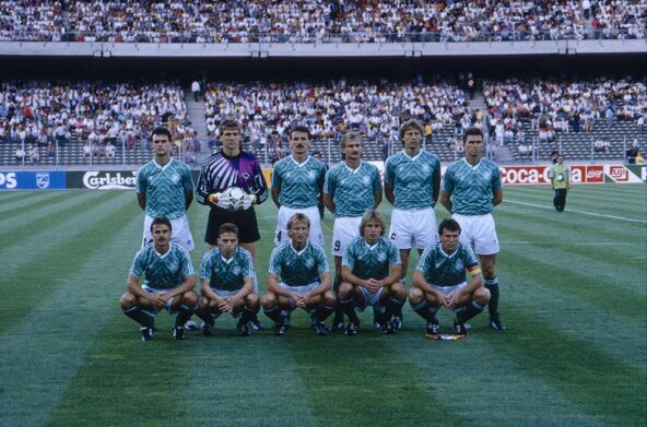 Fudbalska reprezentacija Nemačke u zelenom dresu na Svetskom prvenstvu 1990
