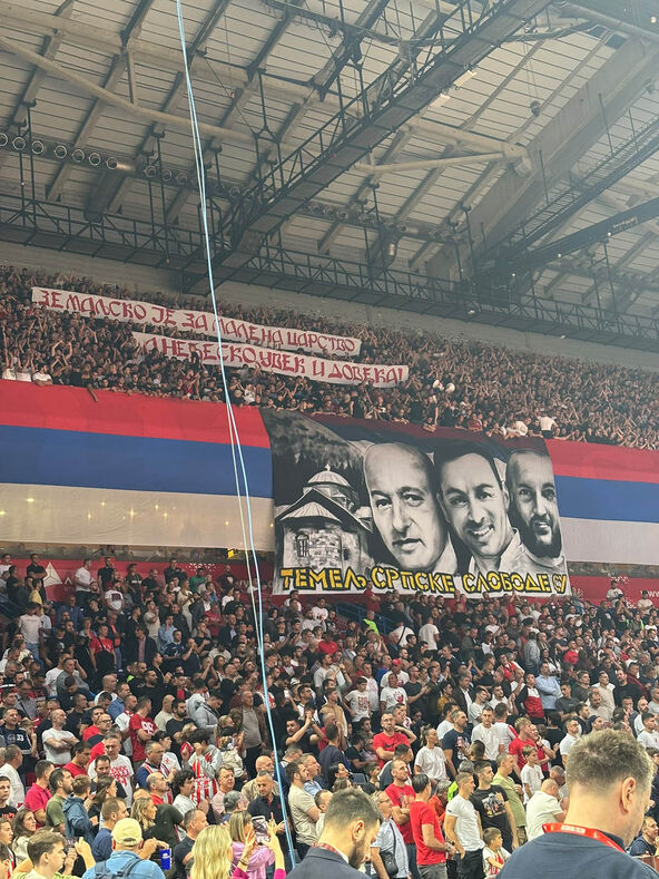 Delije transparent i Oj Kosovo 2.jpg