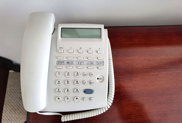 stari fiksni telefon