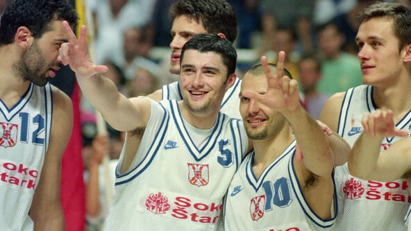 Predrag Danilović i Saša Đorđević na pobedničkom podijumu 1995