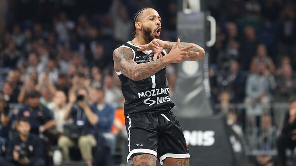 Karlik Džouns slavi poene za Partizan
