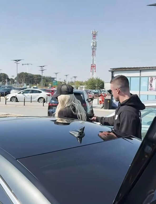 Novi dečko pomaže KArleuši