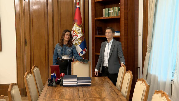 Primopredaja dužnosti u Predsedništvu - Vučić i Brnabić (1).jpg
