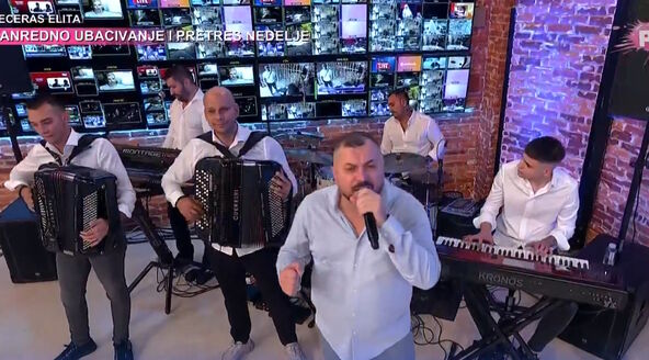 orkestar u jutarnjem na pinku