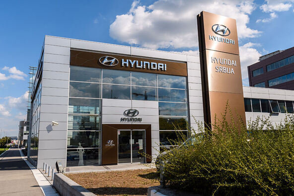 Hyundai Salon 1 copy.jpg