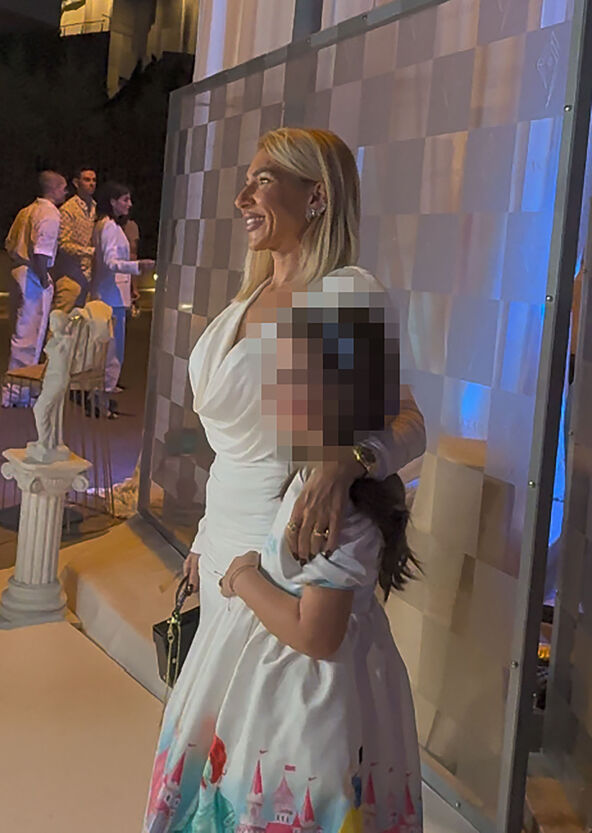 Jovana Jeremić na otvaranju salona Adama Adaktara