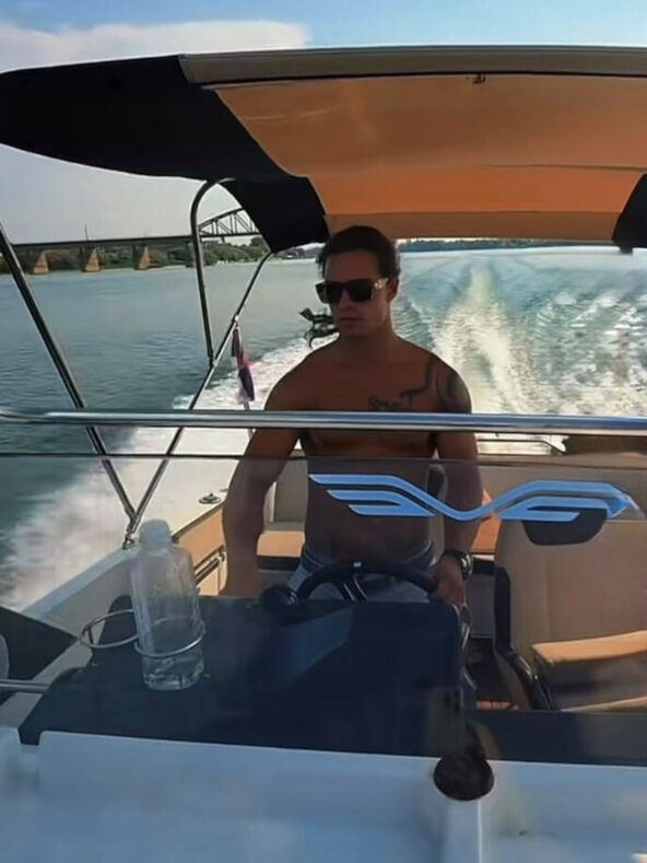 Aleksandar Ševo na gliseru