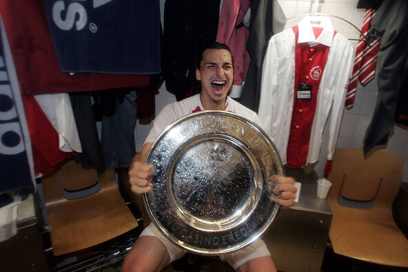 Zlatan Ibrahimović sa trofejom u Ajaksu.