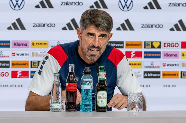 Veljko Paunović na konferenciji za medije.