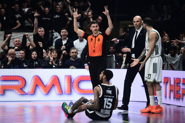 Kameron Pejn ubacio trojku za Partizan uz faul