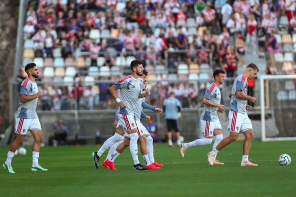 Hrvatski fudbaleri na zagrevanju protiv Engleske na Rujevici