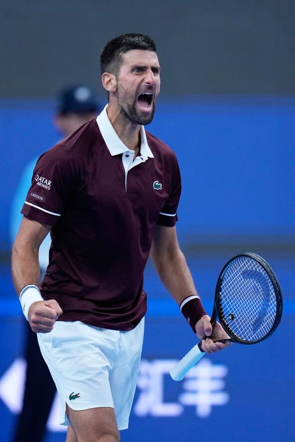 Novak Đoković slavi pobedu protiv Nuna Boržesa u Pekingu