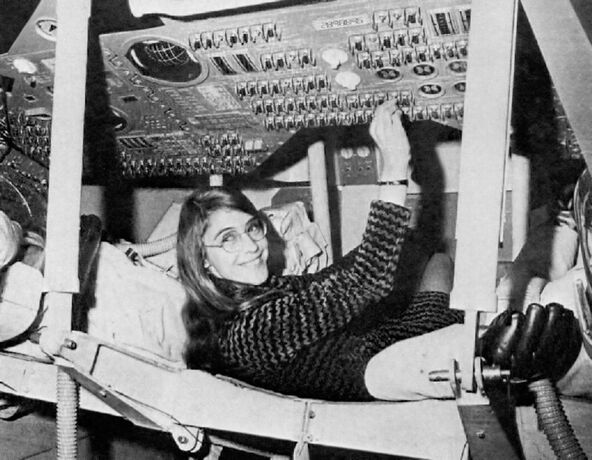 Margaret Hamilton (1).jpg