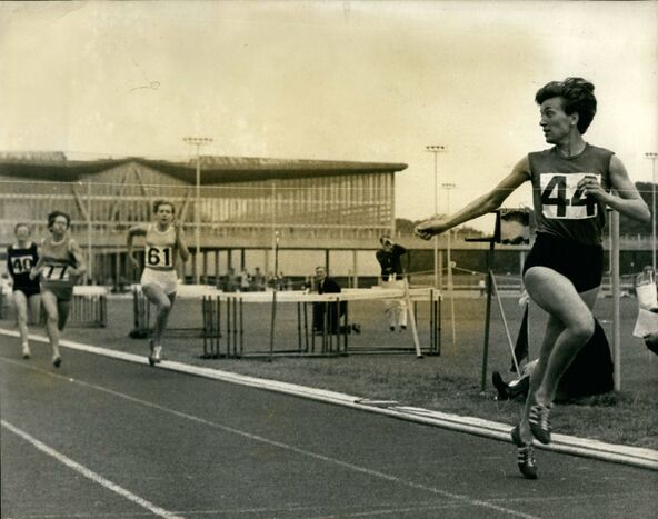 Vera Nikolić pobeđuje u Londonu 1968. godine