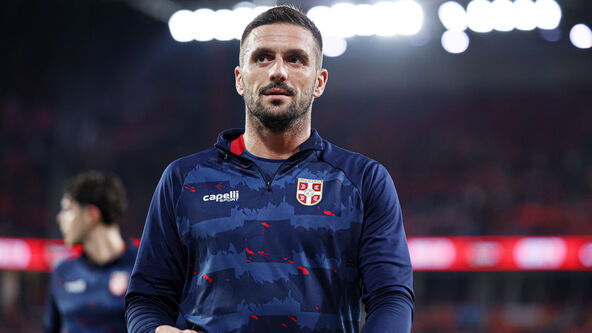 Dušan Tadić na zagrevanju u opremi Srbije