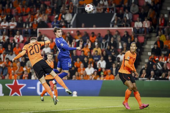 Mihajlo Cvetković daje gol za Srbiju protiv Holandije u Amsterdamu