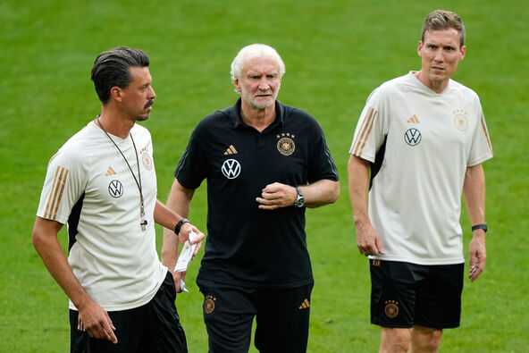 Rudi Feler vodi trening Nemačke