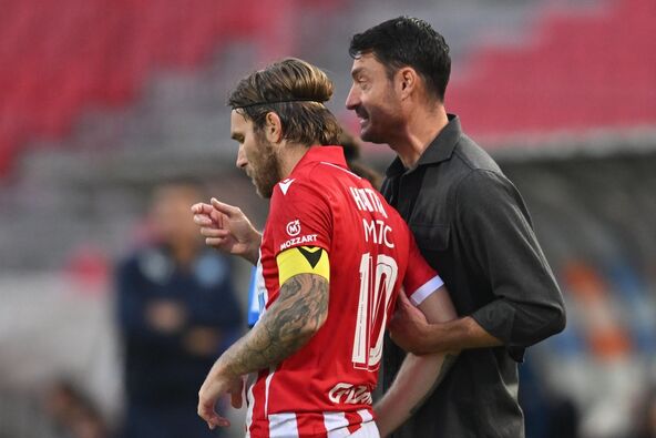 Albert Rijera daje instrukcije Aleksandru Kataiju na Zvezda Mladost Lučani