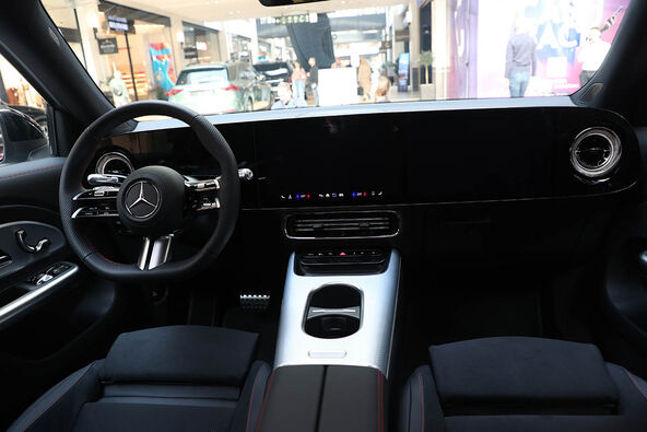 Mercedes benz 2.jpg