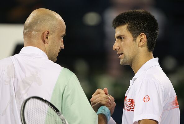 Ivan Ljubičić i Novak Đoković se rukuju.