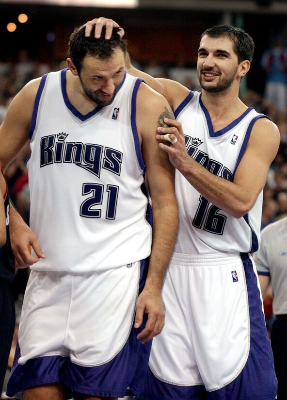Vlade Divac i Peđa Stojaković u dresu Sakramento Kingsa