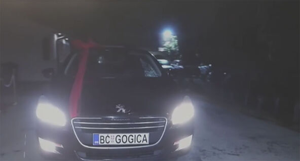 Preduzetnik iz Bogatića poklonio svom zaposlenom automobil (1).jpg