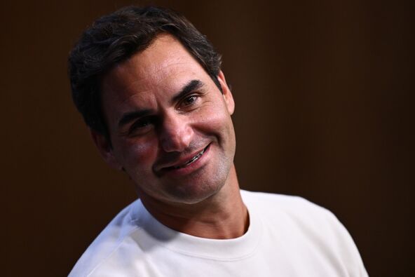 Rodžer Federer u beloj majici.