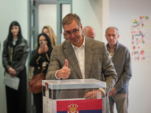 Aleksandar Vučić glasao (2).jpg
