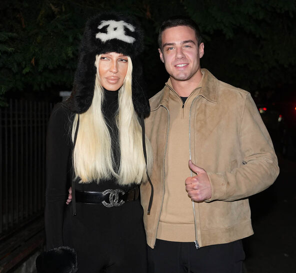 Jelena Karleuša sa dečkom na glasanju (1).jpg
